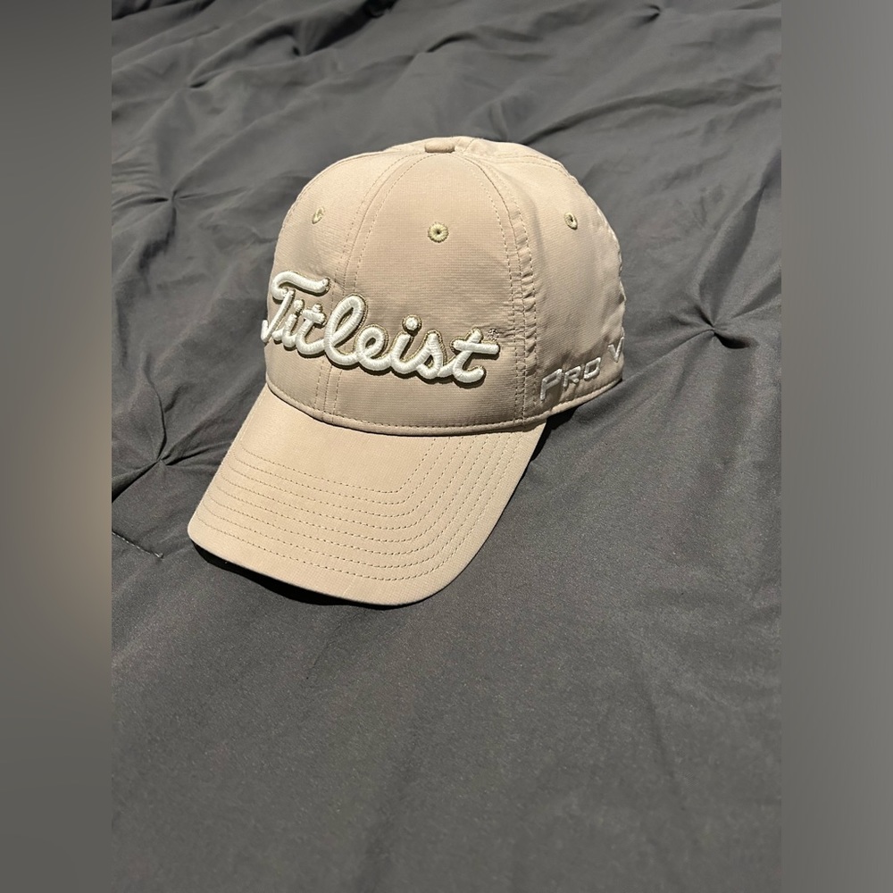 Titleist Tour Performance Adjustable Hat Men Khaki Tan White